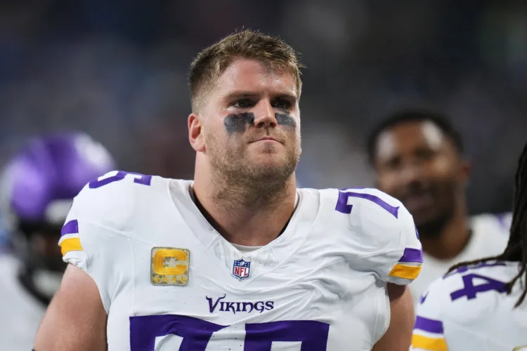Vikings extend offensive line leader Brian O'Neill, add veteran Jamal Adams